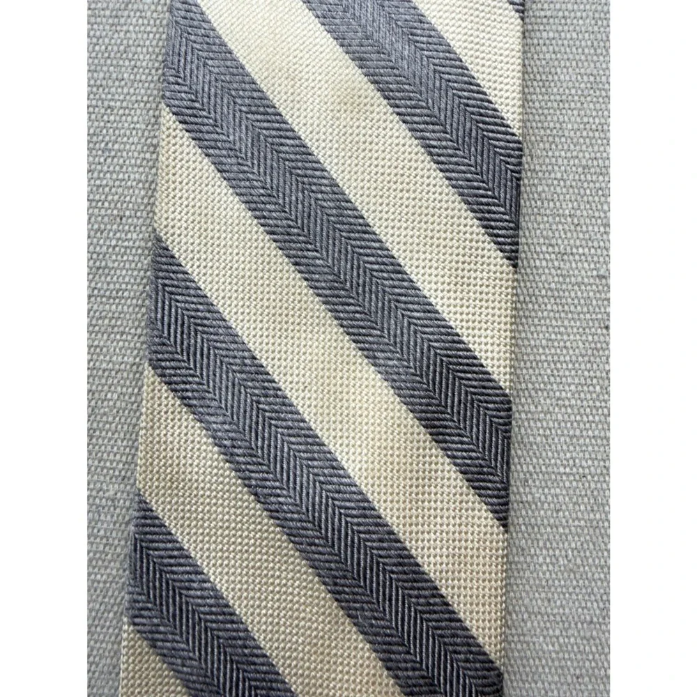 Paul Fredrick Mens Silk Necktie Gray Cream Herringbone Diagonal Stripe Tie